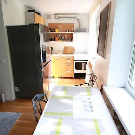 Cozy And Comfy Near The Beach Apartment